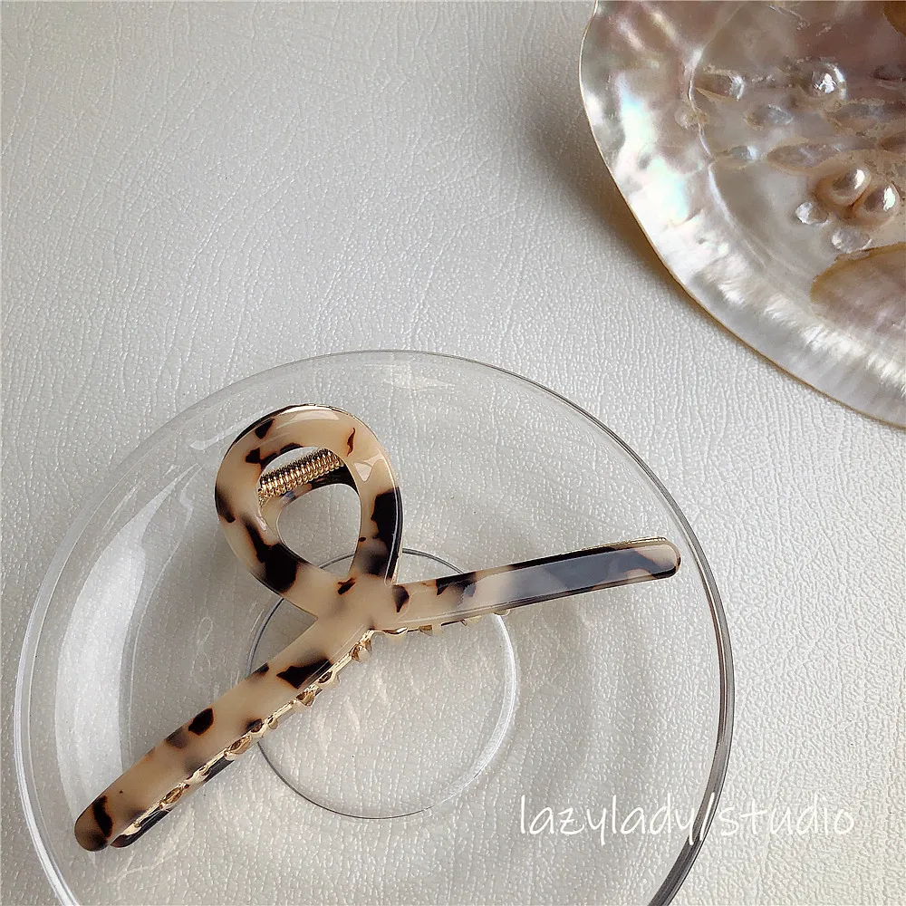 

Fashion Ins Advanced Simple Acetic Acid Hairpin Large Metal Clamping Clip Back Scoop Plate Hairpin Alloy Splice Shark Clip