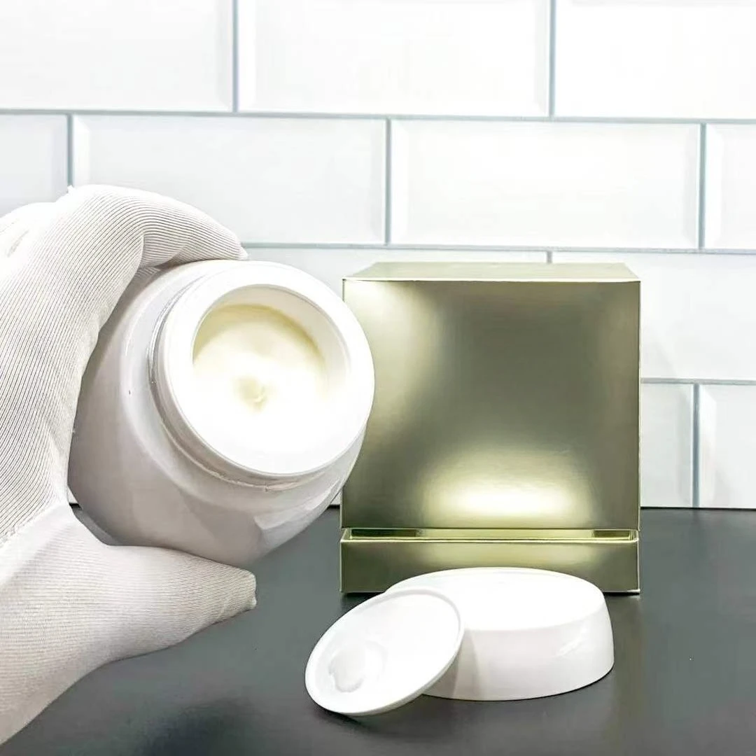Crema viso giorno e notte, strumento per il trucco - immagine 4
