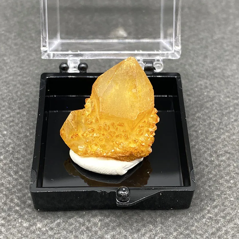 100%  Natural citrine Mineral Specimens Stones and Crystals Healing Crystal from China Box size:35*35*35mm