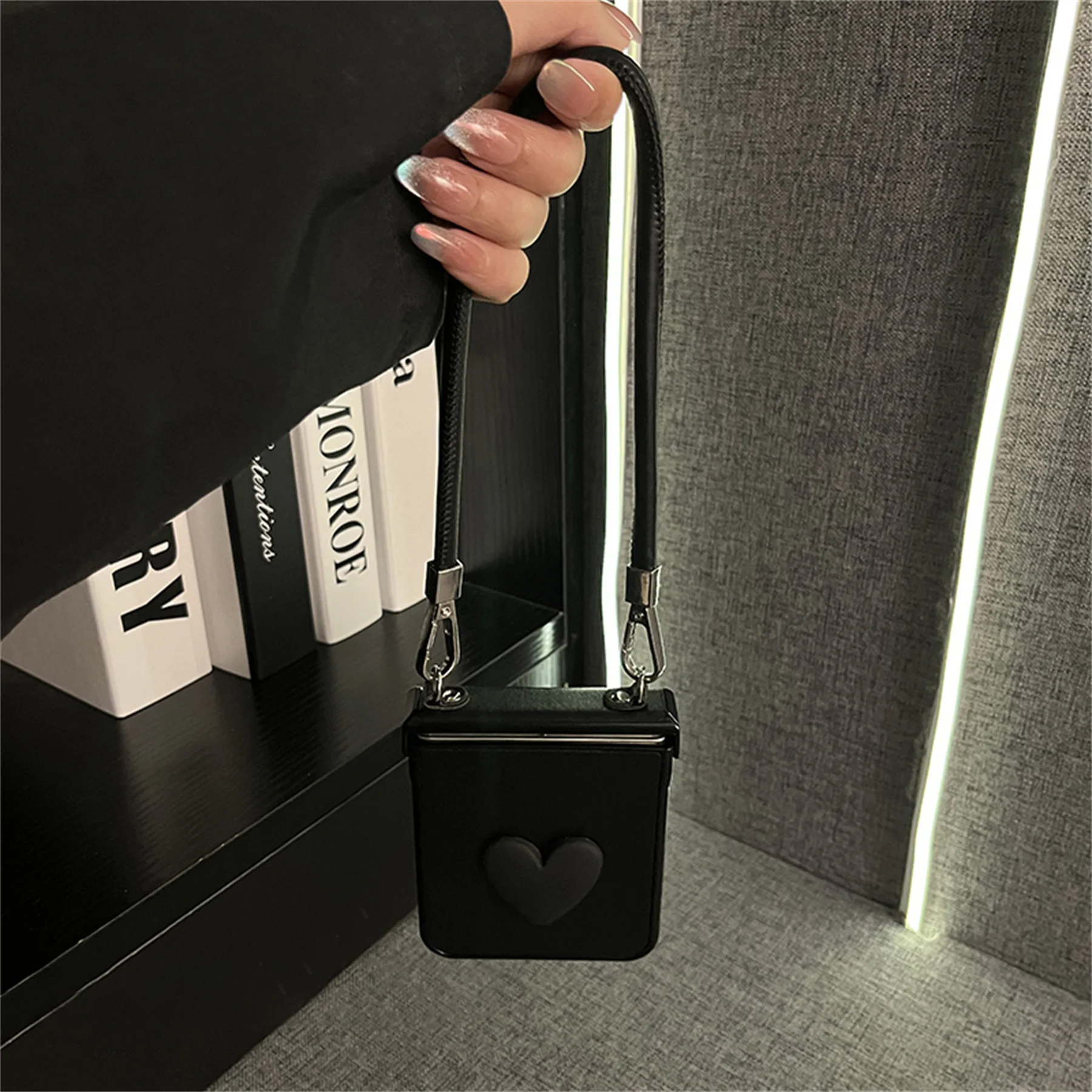Luxury Dermatoglyph Love Heart Black Phone Case with Leather Strap