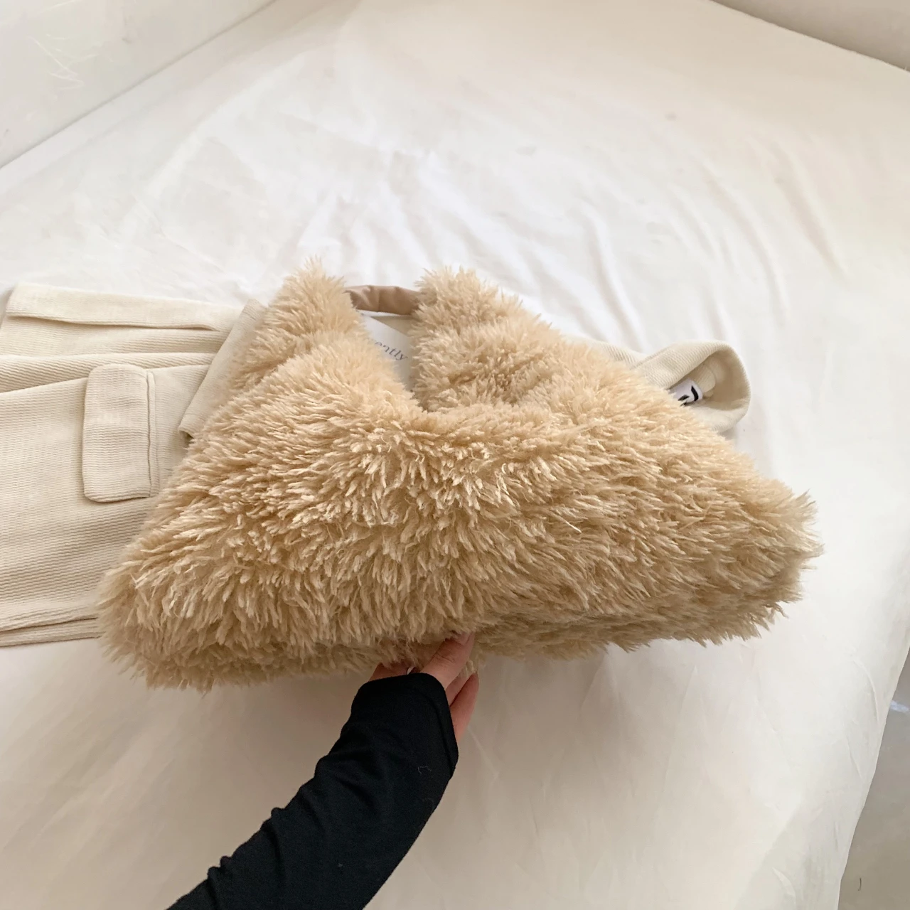 2024 Winter Frauen Tasche Mode Faux Pelz Schulter Tasche Weichen, Flauschigen Plüsch Handtasche Tote Große Kapazität Lamm Wolle Einkaufstasche Dame – Detail 16