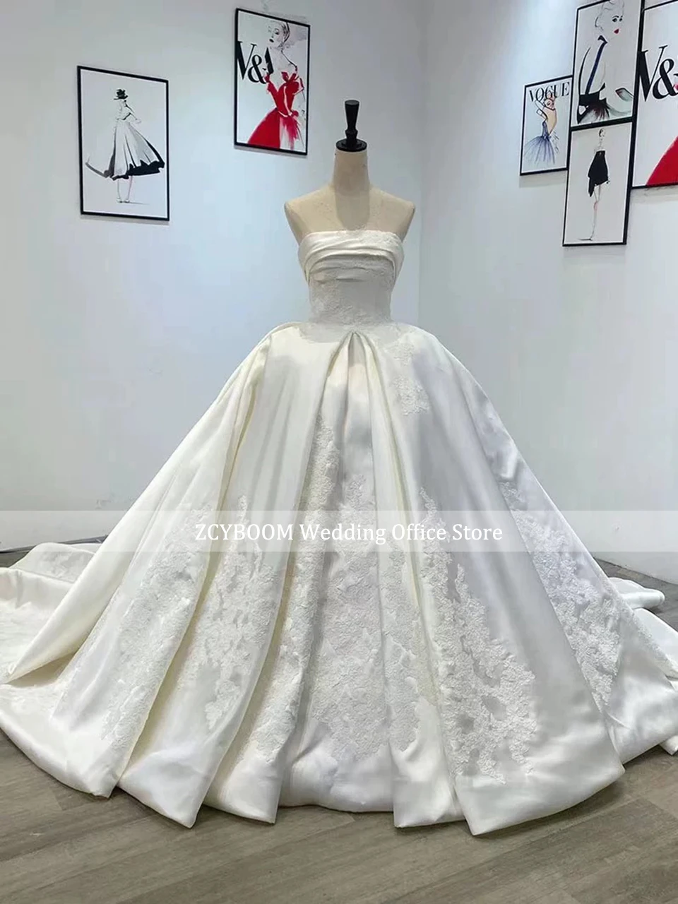 Maßgeschneidertes 2026 Neuestes Satin-Ballkleid Hochzeitskleid 2026 Klassisches Prinzessinnenkleid mit Applikationen Brautkleid mit Schleppe Robe De Mariée