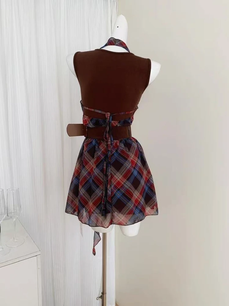 Vestido femenino sin mangas con cuello Halter y cintura ajustada