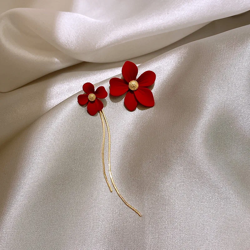 Französische romantische rote Blume asymmetrische Quasten-Ohrringe 2024, neuer Design-Schmuck für süße Ohr-Accessoires für Damen oder Mädchen – Detail 2
