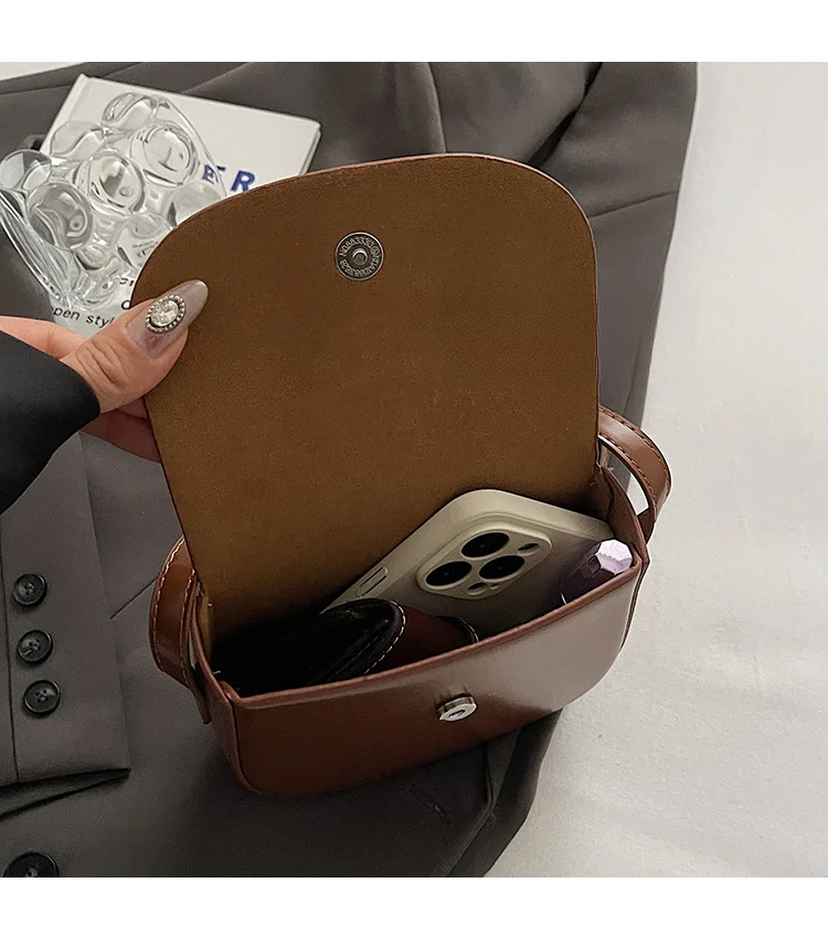 Single shoulder solid color, simple and versatile, casual crossbody mobile commuting mini box, saddle bag, women's bag_voghion.com