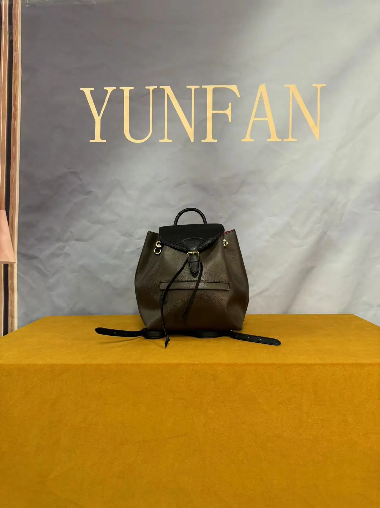 YUNFAN Brand Woman fashion large capacity canvas handbag high quality chain bag Large-capacity backpack