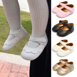 Chaussures en cuir souple pour bébé fille, semelle en caoutchouc, pour nouveau né, avec bordure à fleurs, antidérapantes, pour les premiers pas de 0 à 18 mois 