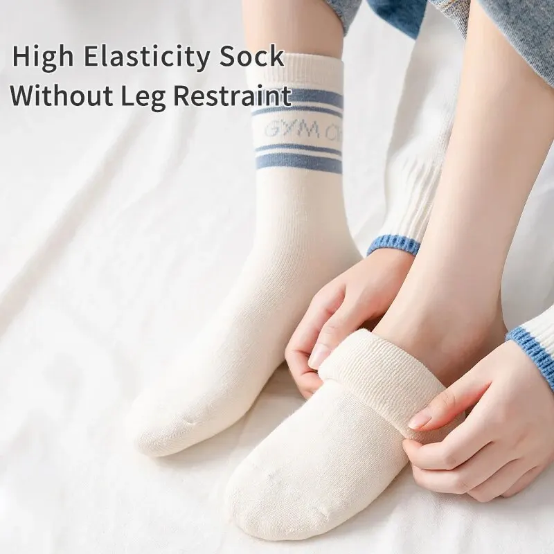 6 Pairs of Women Is Autumn and Winter Fleece Thickened Warm and Comfortable Fashion Cartoon Rabbit Purple Mid-tube Socks 3