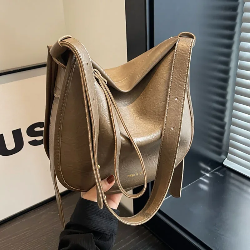 

Женская сумка, новинка 2023, нишевая вместительная сумка-тоут из мягкой кожи для подмышек, Повседневная сумка-мессенджер в стиле High Sense с непринужденной спинкой
