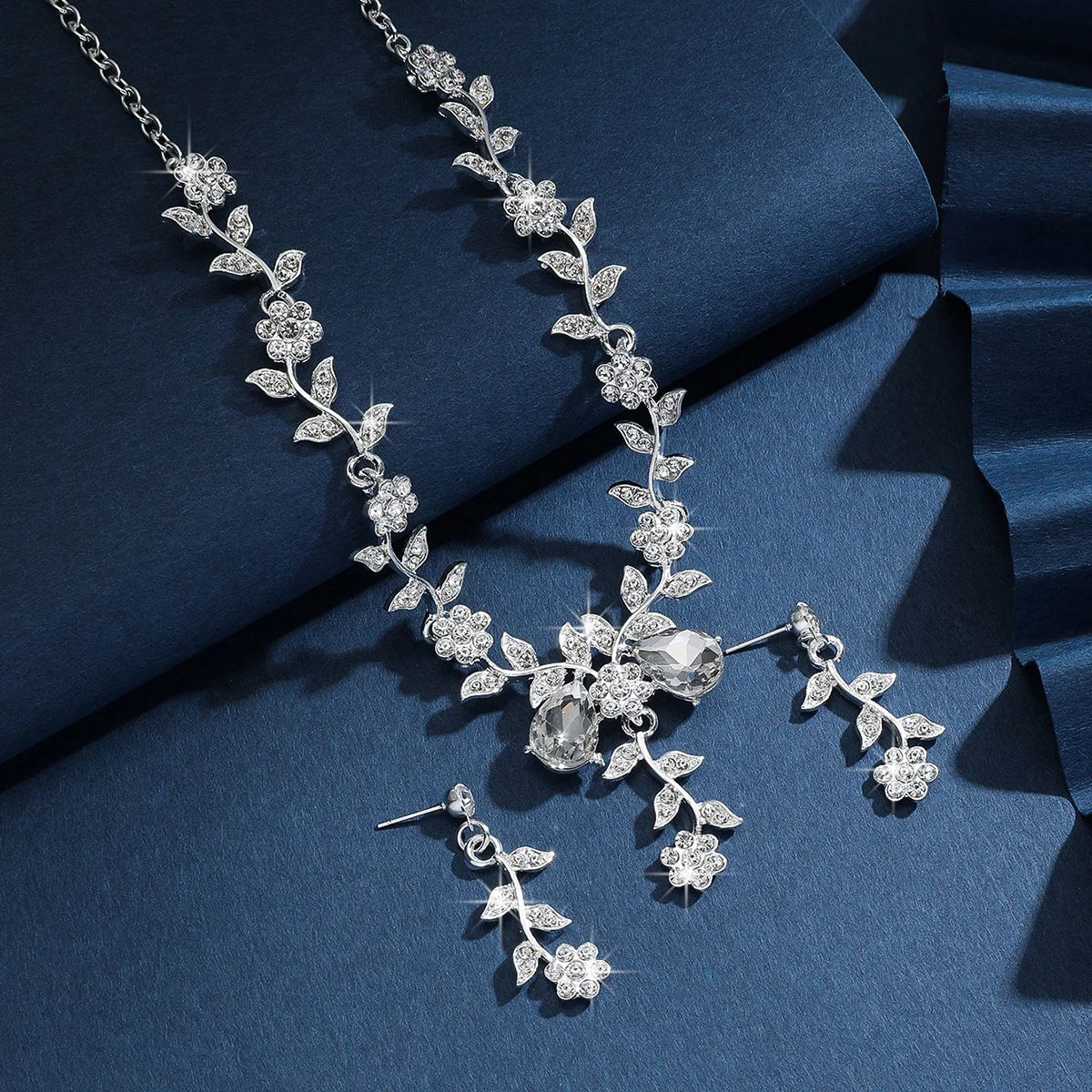 Jewelry Sets Women Fashion Small Flower Water Drop Necklace Earrings Set Wedding Banquet Party Festival Gift 3PC