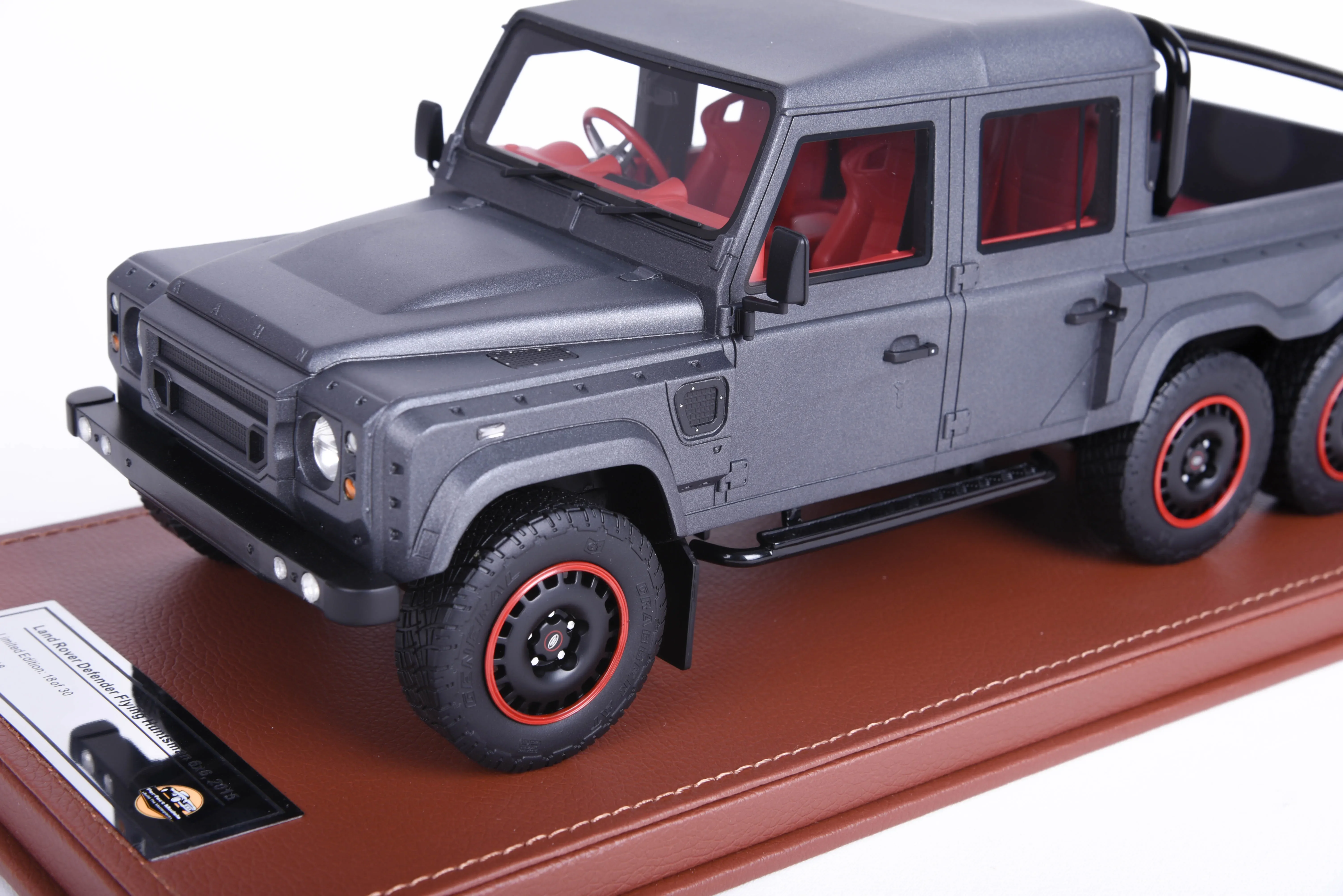 1:43 완벽한 실제 자동차 시뮬레이션 모델, Defender Flying Huntsman 6x6 픽업 송진 자동차 컬렉션 장난감 차량 모델