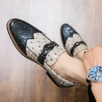 Mocassini con fibbia in metallo di design da uomo Incontri per feste Moda Slip-On Scarpe casual in pelle a punta antiscivolo Mocassino da uomo senior retrò 1