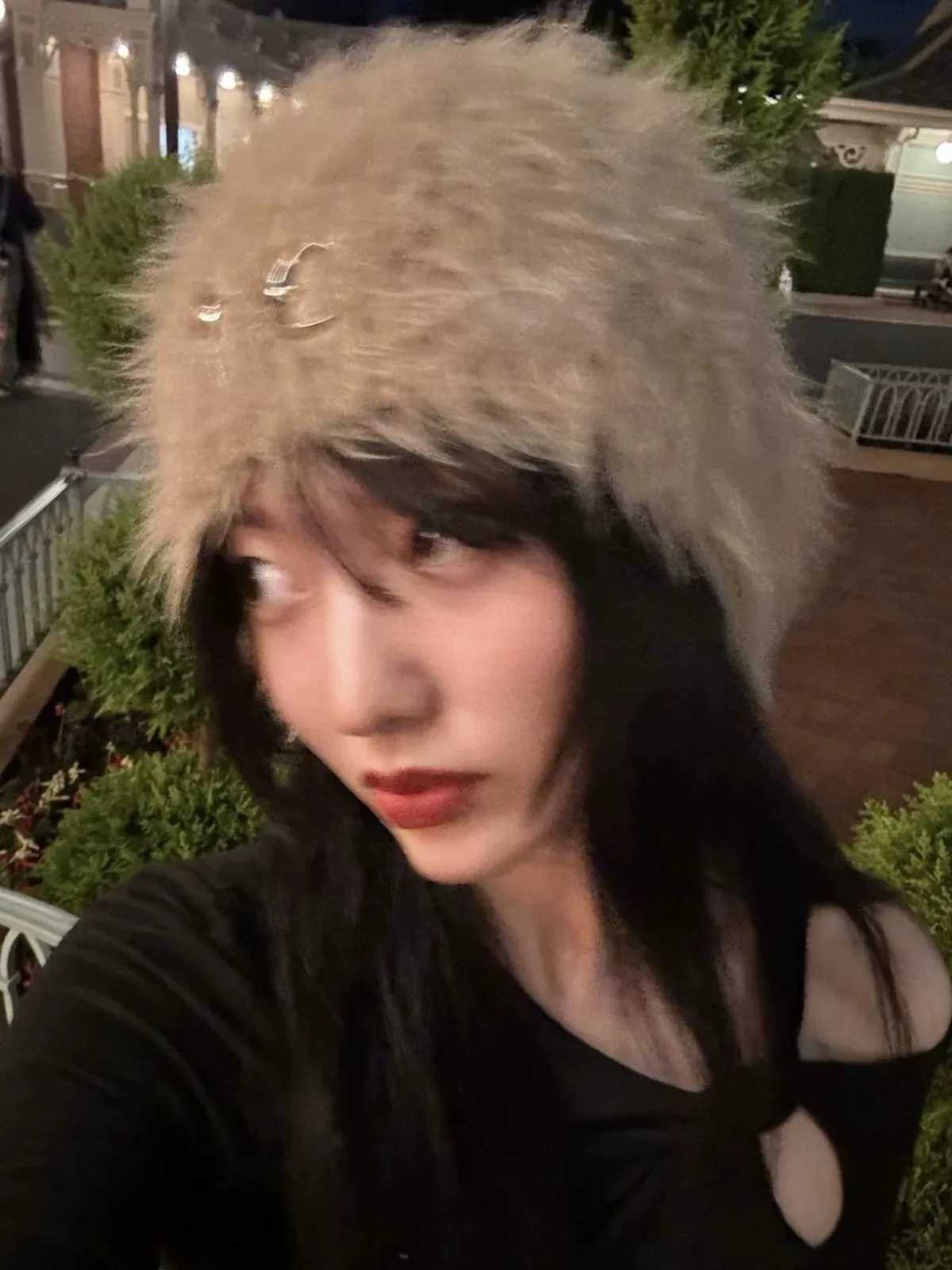ThugClub 26SS 밀알 니트 플러시 메탈 로고 모자 남녀공용 보온 모자