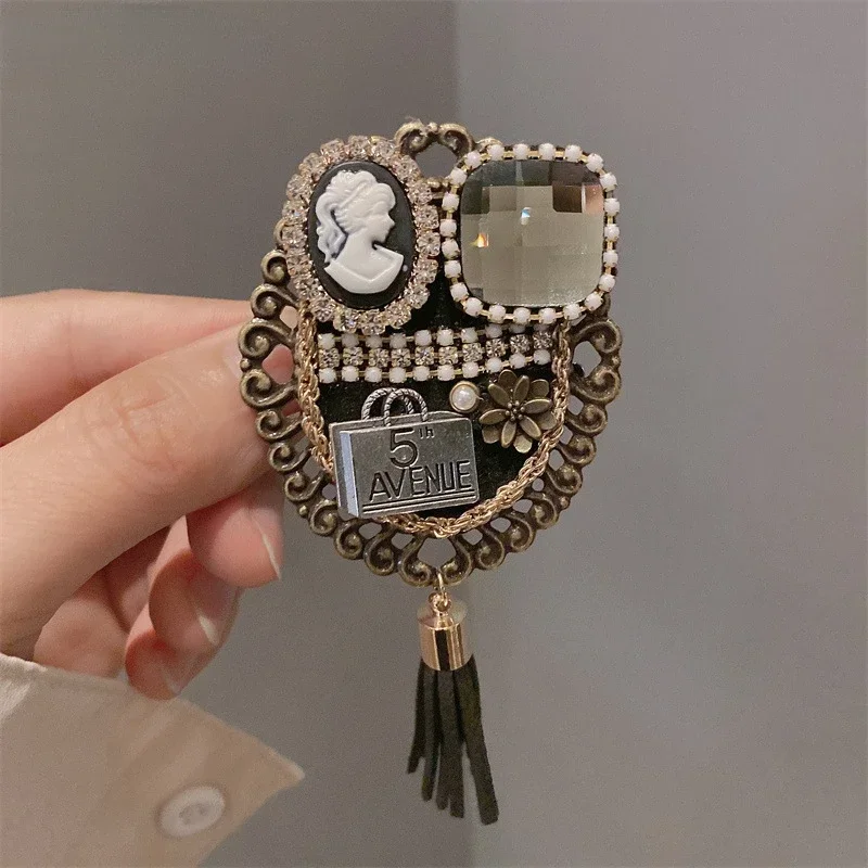 6 Spille Da Zaino Capibara - Adesivi Smaltati, Divertenti E Colorati, Per Decorare Borse E Giacche - Foto 4