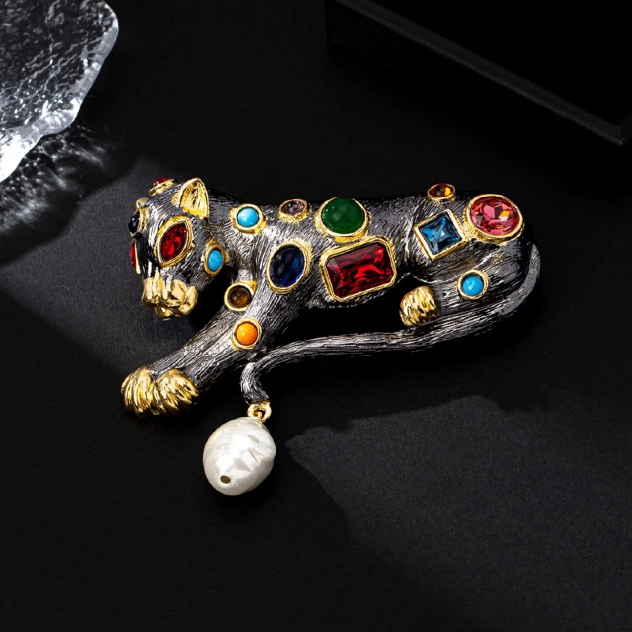 Broche Vintage Léopard - Émail Noir, Yeux En Cristaux Rubis - Or Couleur - Très Bon état