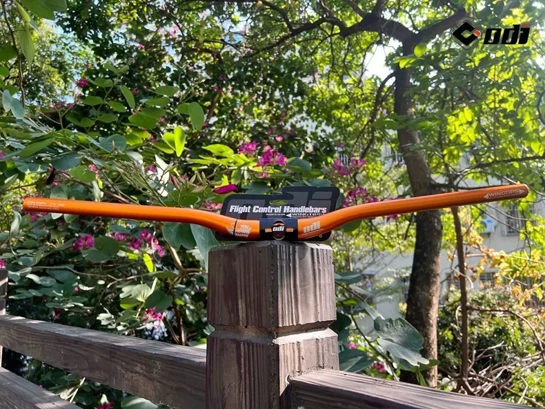 Guidon VTT ODI – 760 Mm, Relevé 25 Mm, Alliage AL7050 – Orange/black – Neuf