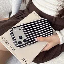 Chic Wave Edge Brown Stripes Shockproof Phone Case with Color Contrast Design - iPhone 15 (Black White)