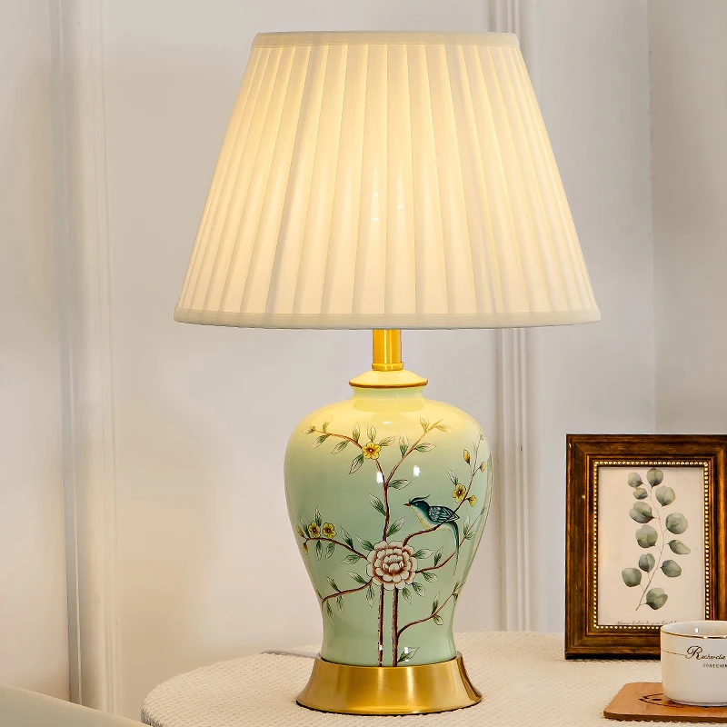 

Современная простая Керамическая Настольная лампа с зелеными цветами и птицами, прикроватная лампа для спальни, гостиной, романтичная и теплая прикроватная лампа