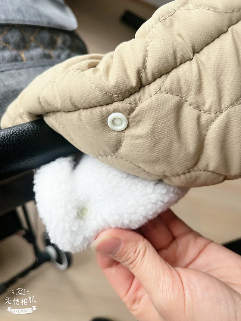 Baby stroller warm gloves Mobile phone touch screen handle windproof waterproof gloves with velvet handle pocket 5