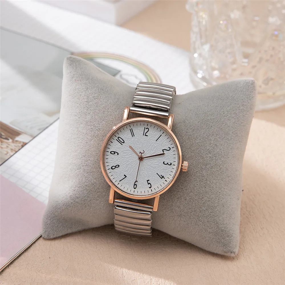 Montre à quartz à design numérique simple pour femmes, bracelet en acier inoxydable horloge pour dames montre habillée