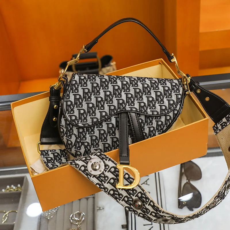 Fashion Women's Saddle Tote Bag Fashion Stud Girl One Shoulder Crossbody Bag Comfortable Shoulder Strap Monogram Print Canvas Ma