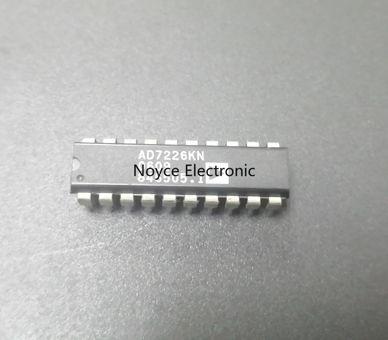 

AD7226KNZ 8-битный преобразователь для сбора данных чип IC Шелковый экран AD7226KN прямая вилка DIP-20 /1 шт.