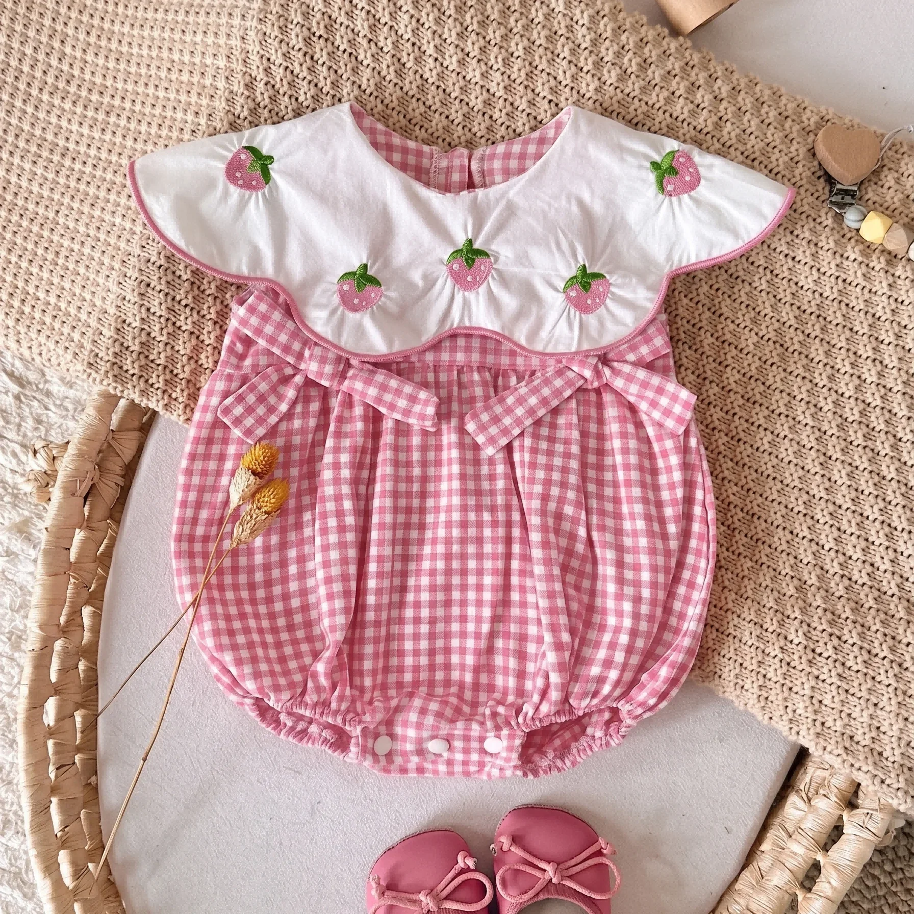 Neue Sommer-Babykleidung aus Baumwolle, niedlicher ärmelloser Dreieck-Overall für Neugeborene, Baby-Overall mit Peter-Pan-Kragen, 0–18 Monate