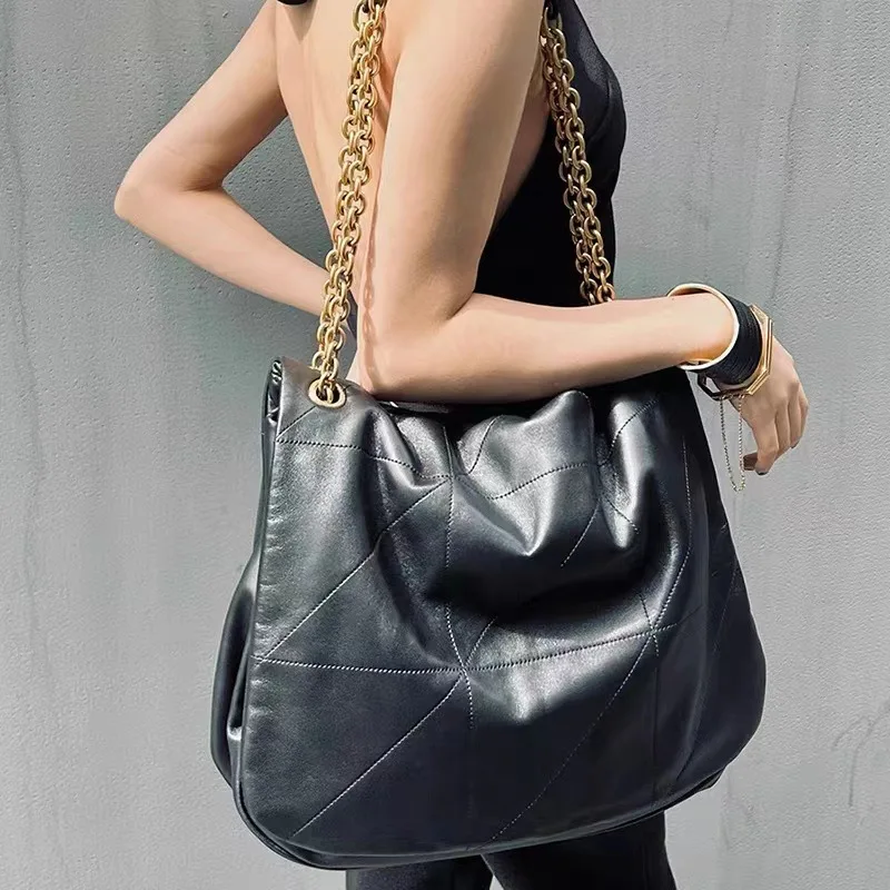 

2023 genuine leather women's bag sheepskin soft shoulder cloud large capacity shopping bag chain