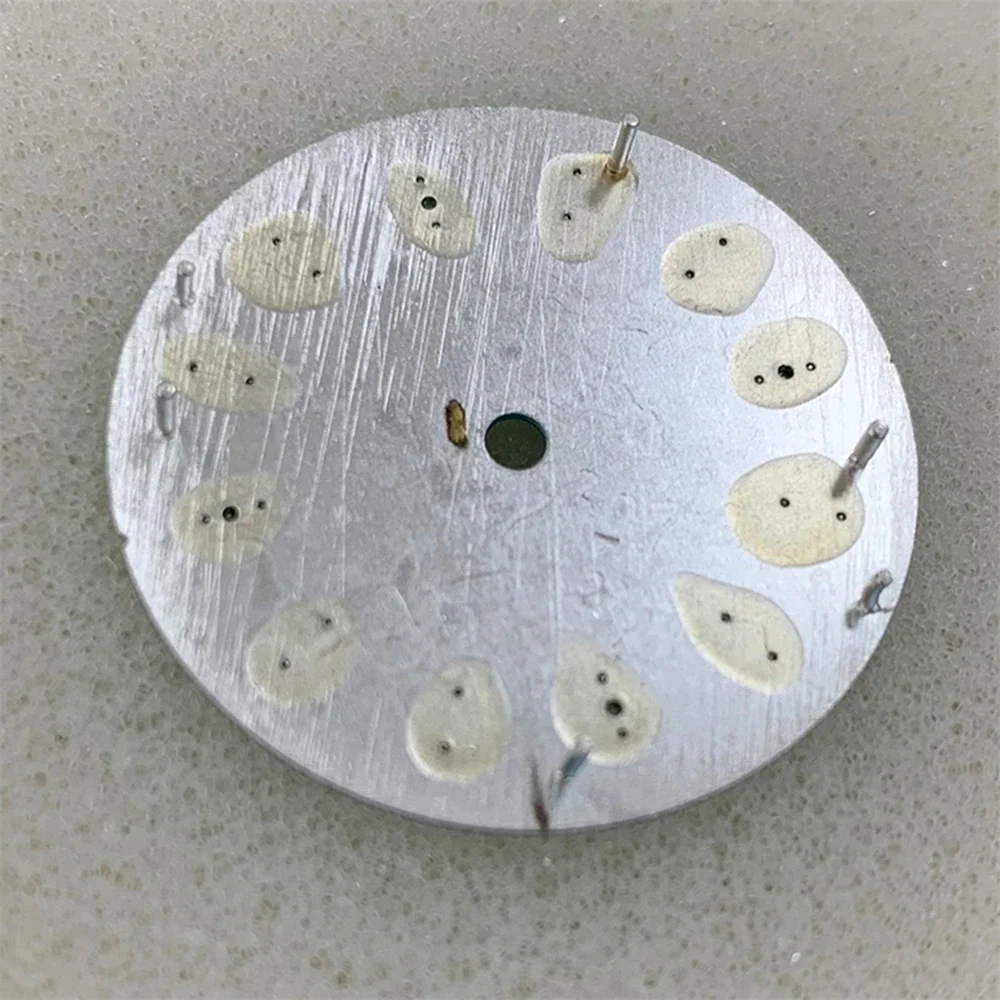 Green Luminous Watch Dial with Date Feature