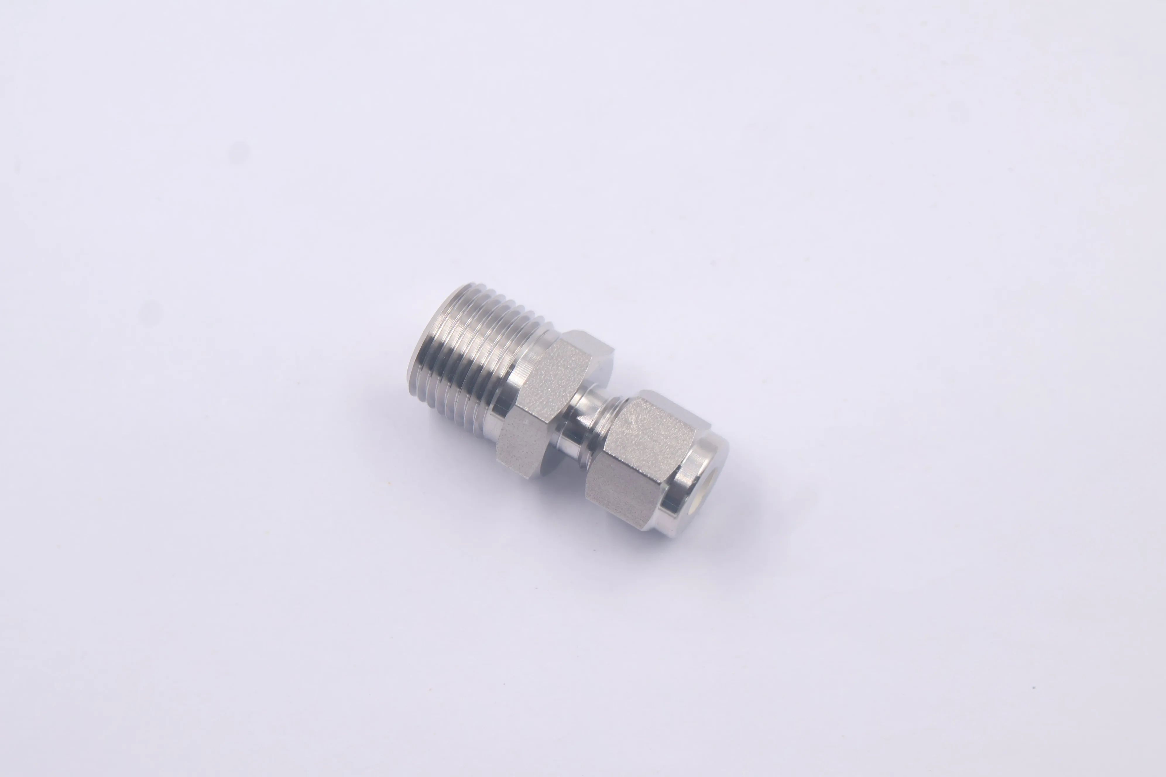 SS-400-1-6BT, Tube Fitting, Bored-Through Male Connector, 1/4 in. Tube OD x 3/8 in. Male NPT, Can Combination with Swagelok