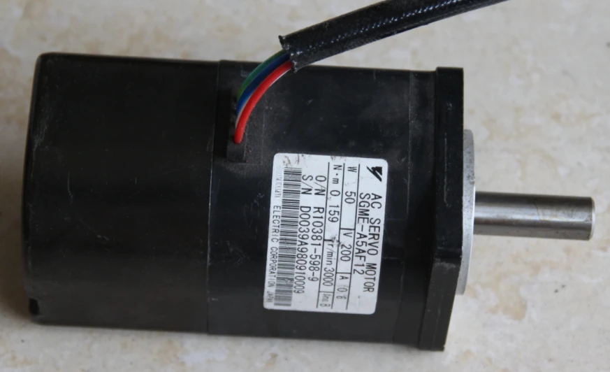 

SGME-A5AF12 SERVO MOTOR , In good working condition, free shipping