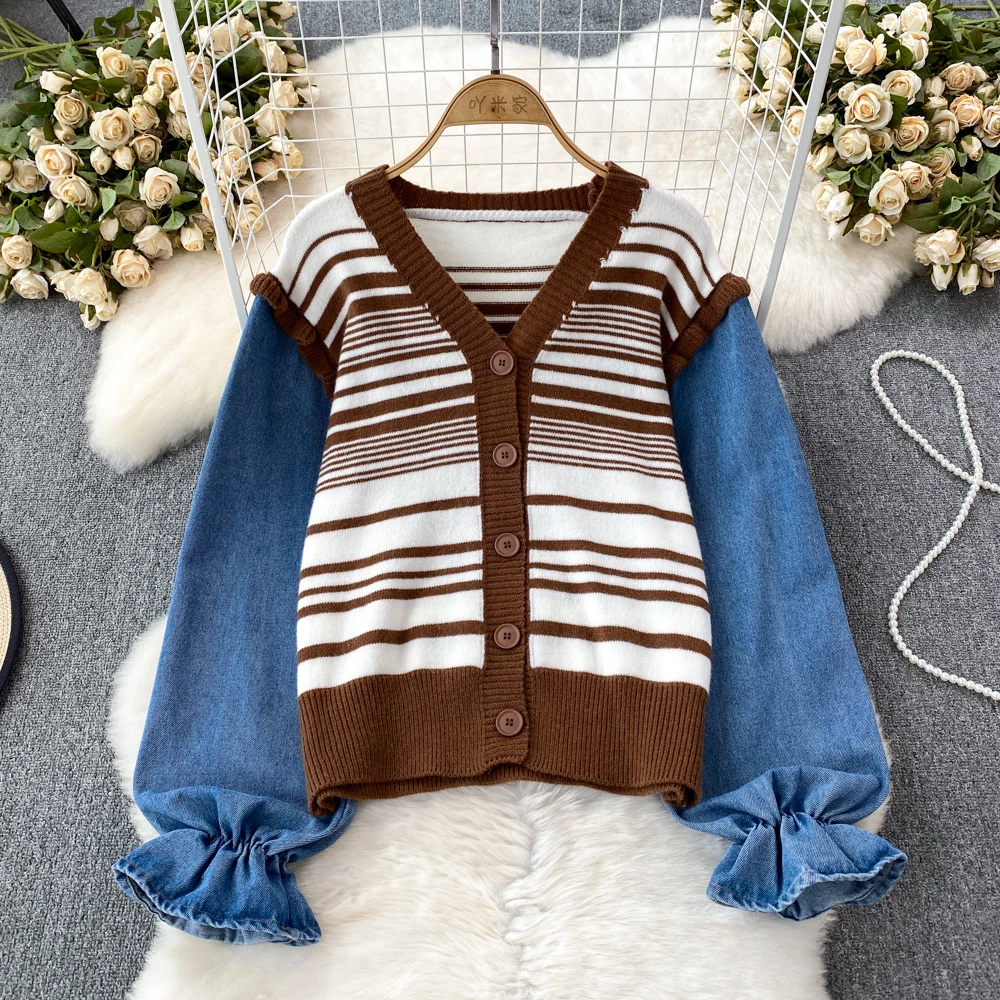 

Модный свитер контрастных цветов в полоску, осенне-зимний свободный трикотажный кардиган с V-образным вырезом и джинсовым рукавом в стиле пэчворк, топы