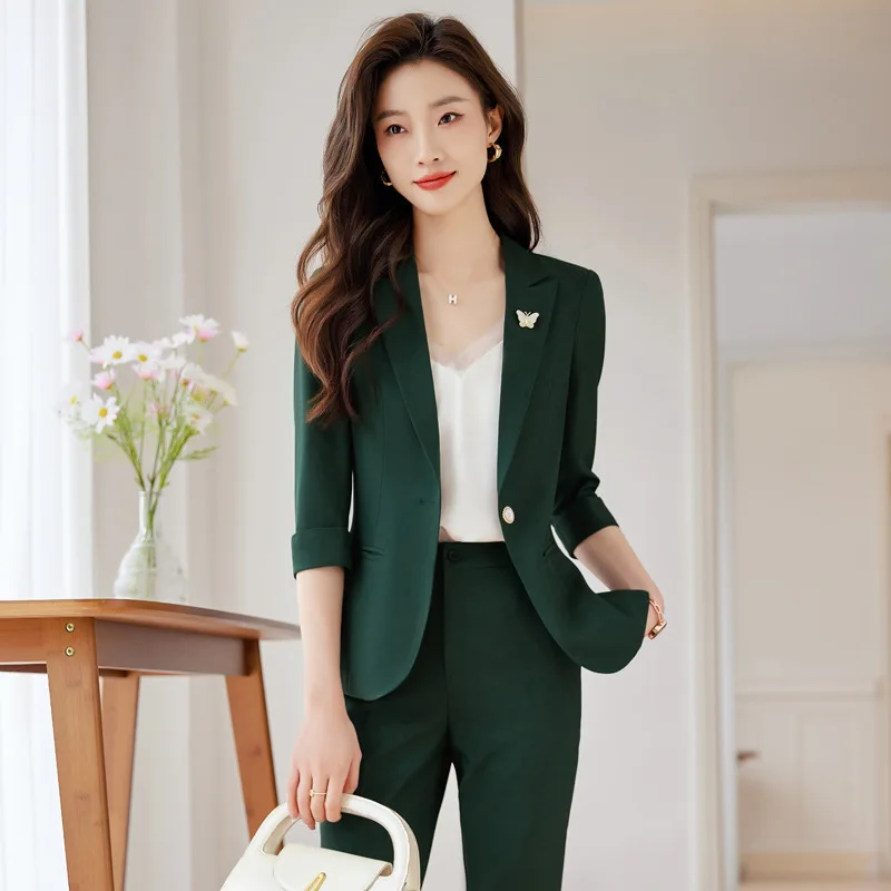 Small Blazer Women's Spring 2023 New Korean Version Professional Temperament Goddess Fan Fashionable Western Suit Suit