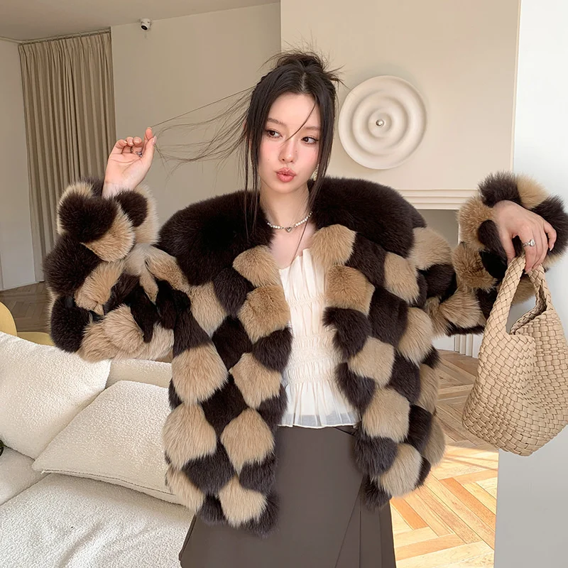 

2023 Winter Luxury Checkerboard Contrast weaving natural Fox Fur Overcoat Women's Short Covered Button Trend Warm Real Fur Coat