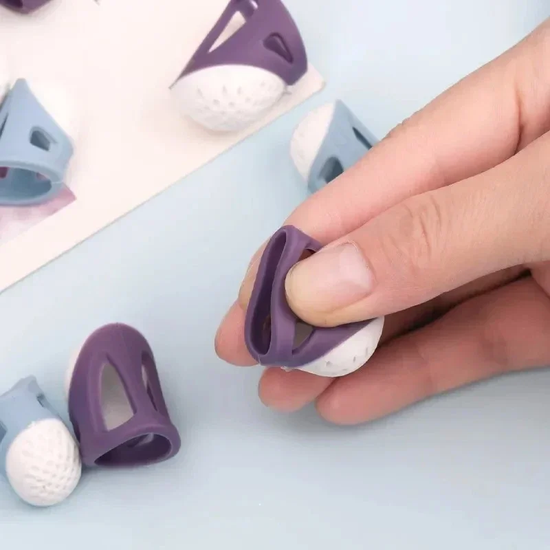 GORGECRAFT 1 Doos 10 Stks 4 Kleuren Naaien Vingerhoed Ring Borduurwerk Vinger Protector Shield Verstelbare Hand Werken Naald Veiligheid Legering Quilten Vingerhoeden Voor Diy Kleermaker Handwerk Ambachten Accessoires