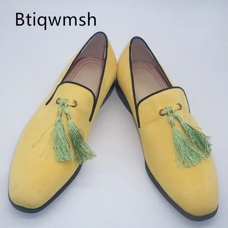 

Yellow Luxury Suede Loafer Shoes Man Pointed Toe Green Tassel Flat Shoes Male Fashion Party Shoes
