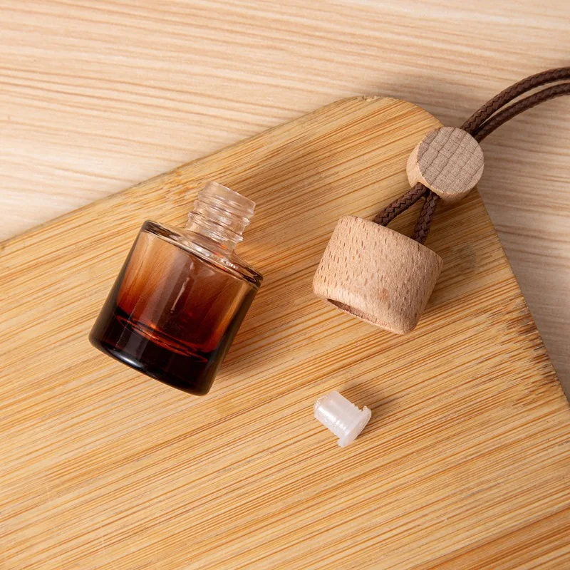 1 pz. Diffusore di Oli Essenziali per Auto da 8ml, Deodorante per Ambienti, Bottiglia di Profumo, Ornamento, Piccolo Tappo Rotondo, Bottiglia Vuota, Ciondolo