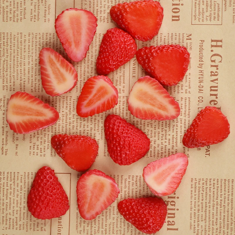 Artificial Strawberry Slices PVC Strawberry Slice Prop Fake Fruit Kid's Toys Lifelike Fake Fruit Display Table Decoration