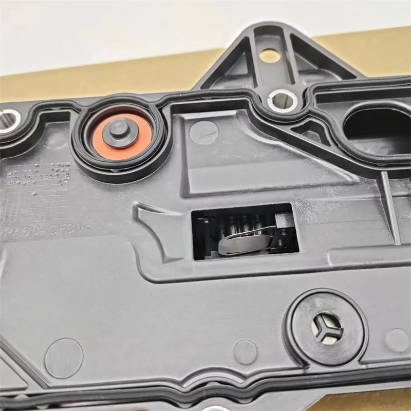 Engine Valve Cover PCV Oil Trap Valve Rocker Cover For Volvo V60 S60 XC60 XC90 V90 2.0L 32140004 31670210 31316184 31430923