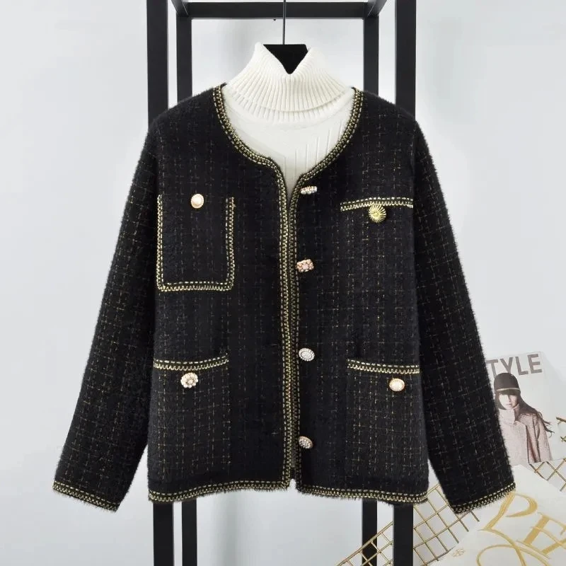 Рисунок 2 - Женское бархатное пальто с имитацией норки