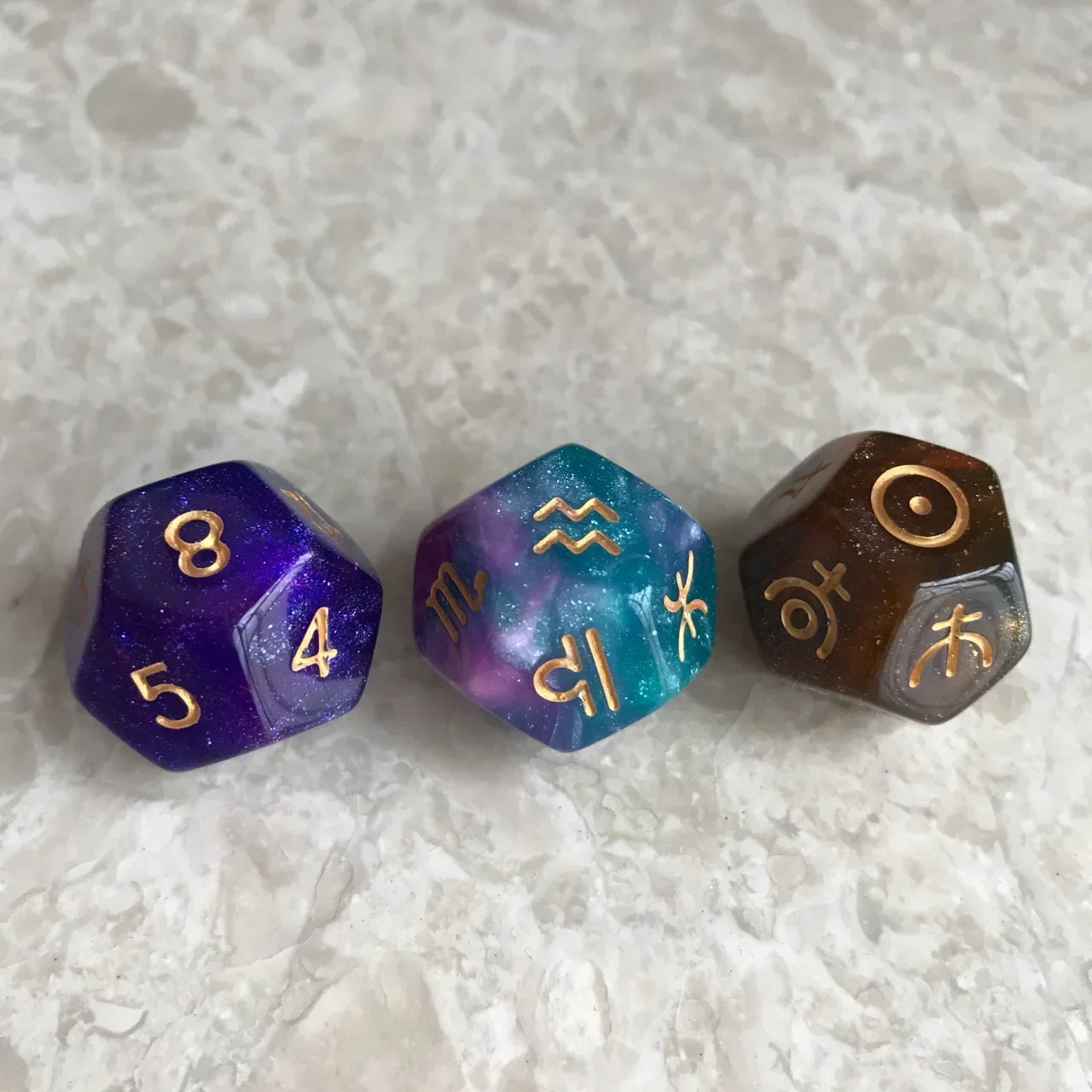 Acrylic Dice Game Dice Dice Set 3PCs Multicolor 12 Sided Constellation Dice Set Resin Astrology Zodiac Signs Dice for Astrologers Constellation Divination Toys