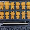 Custom Mold Rotating Waffle Maker Machine Commercial Nonstick Machine For Small Business Little Bear Shape Waffle Makers 2