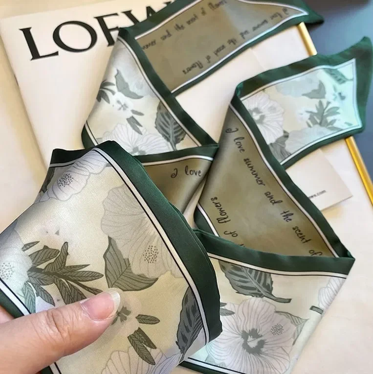 Рисунок 2 - Длинный шелковый шарф с цветочным рисунком