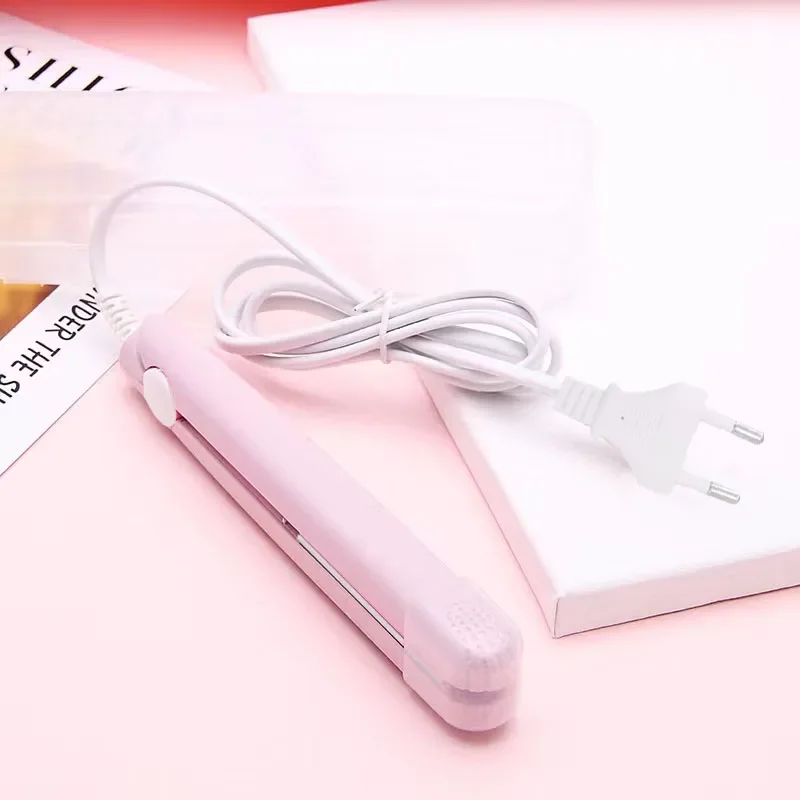 Hair Straightener Mini Hair Straightener Clipboard Small Power Plug Curling Hair Straight Girls Air Bangs Portable Straightener