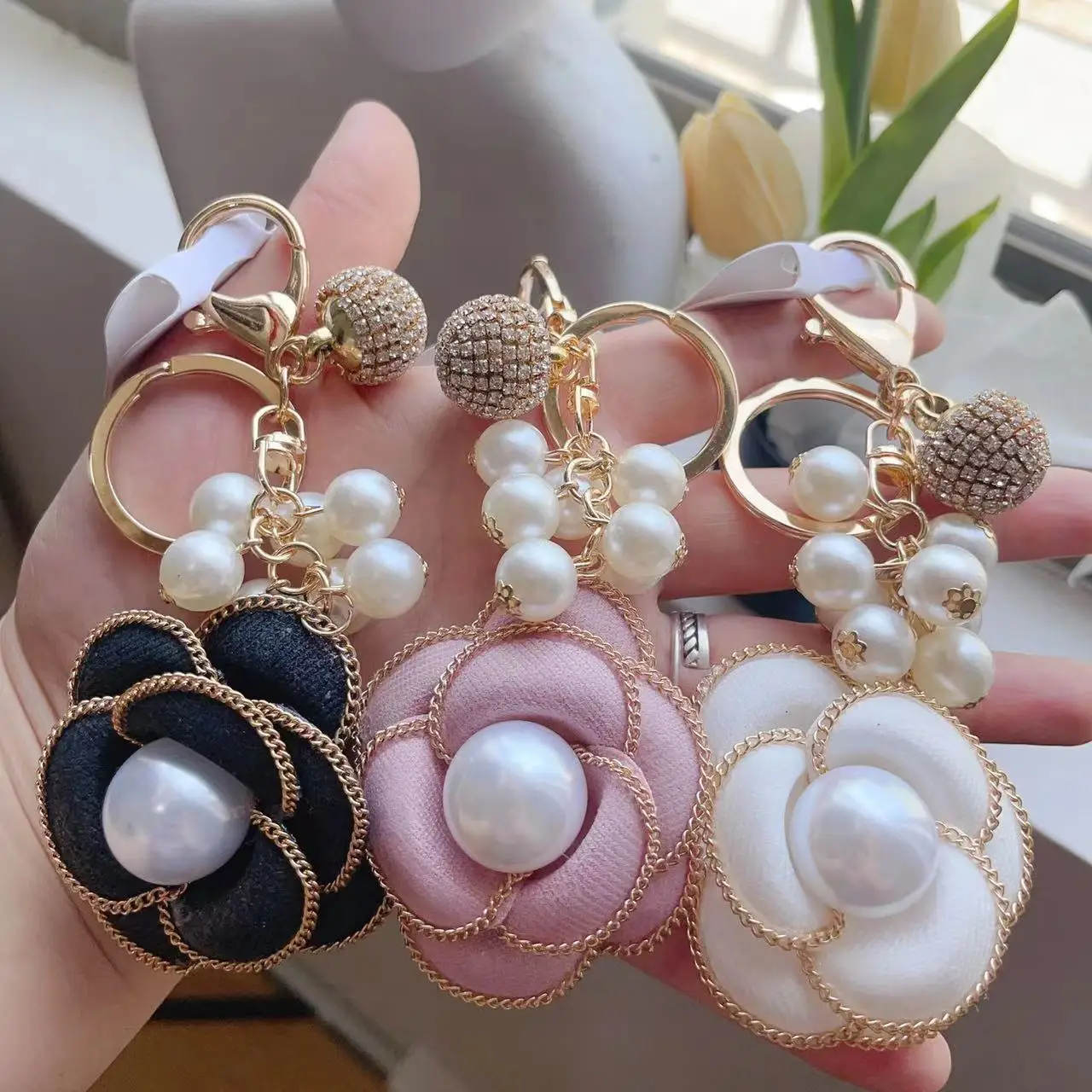 Portachiavi Carino Con Perle Imitazione, Ciondolo Fragola E Nastro Di Pizzo – Design A Cuore – Accessorio Per Borsa, Chiavi Auto E Borse – Colore Bianco Perla - 2
