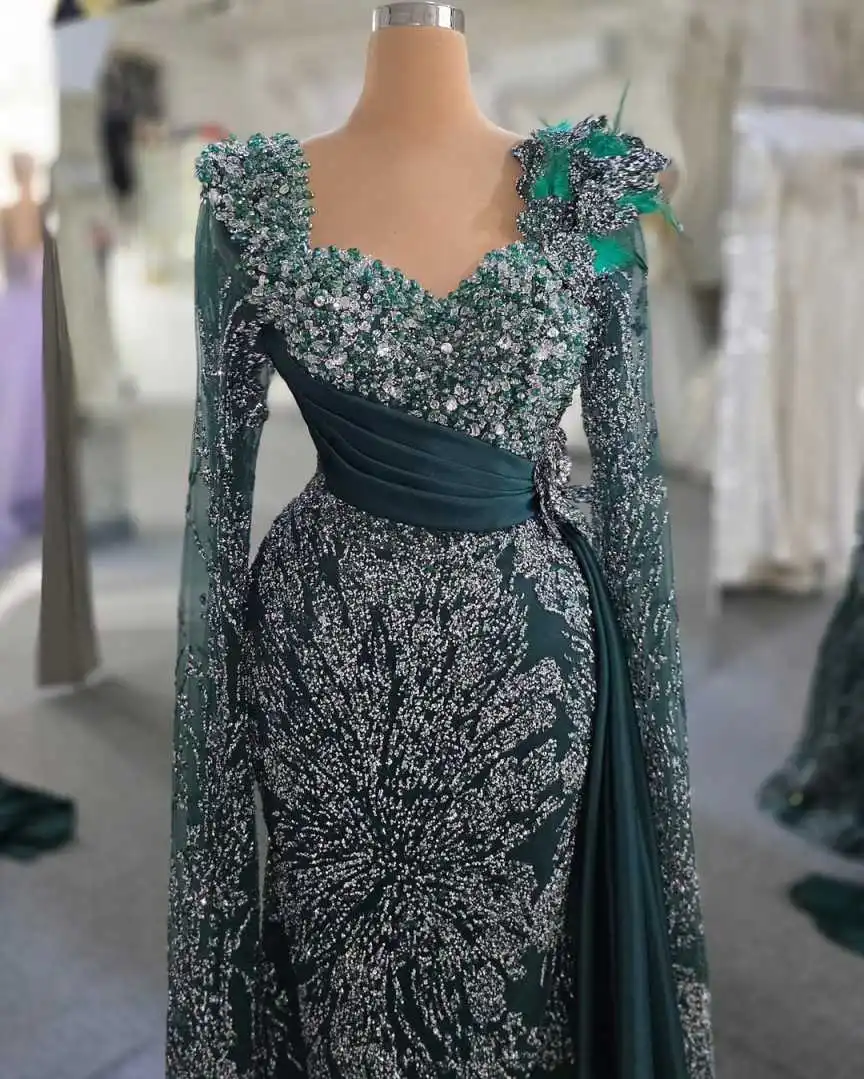 فستان سهرة مطرز بحورية البحر ورقبة على شكل V وأكما...