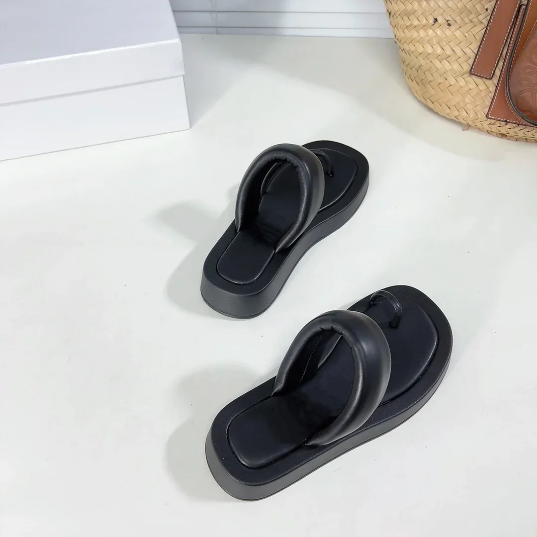Leisure thick soled flip flops for women's summer wear, high-end anti slip sponge cake, elevated sandals