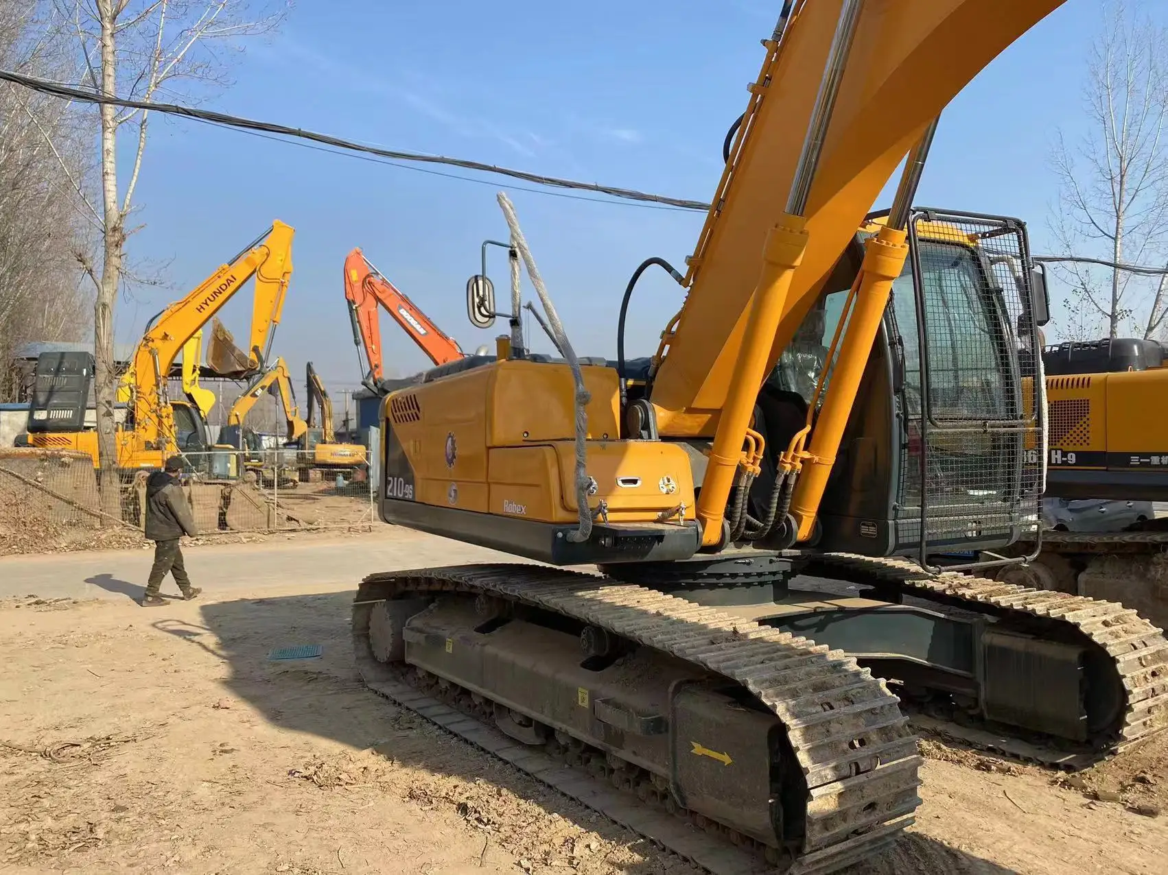 Рисунок 2 - Гусеничный экскаватор HYUNDAI 210-9