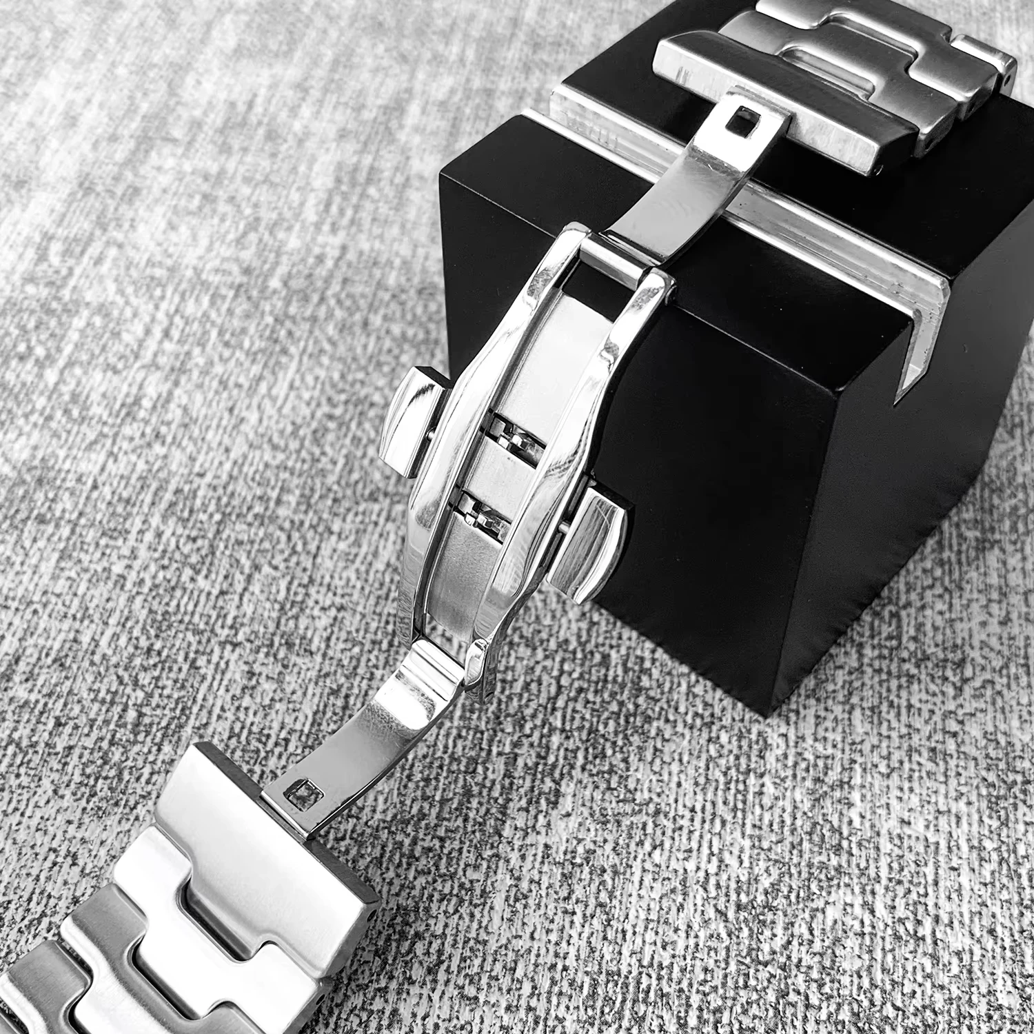 Premium Stainless Steel Watch Band - Elegant Metal Bracelet