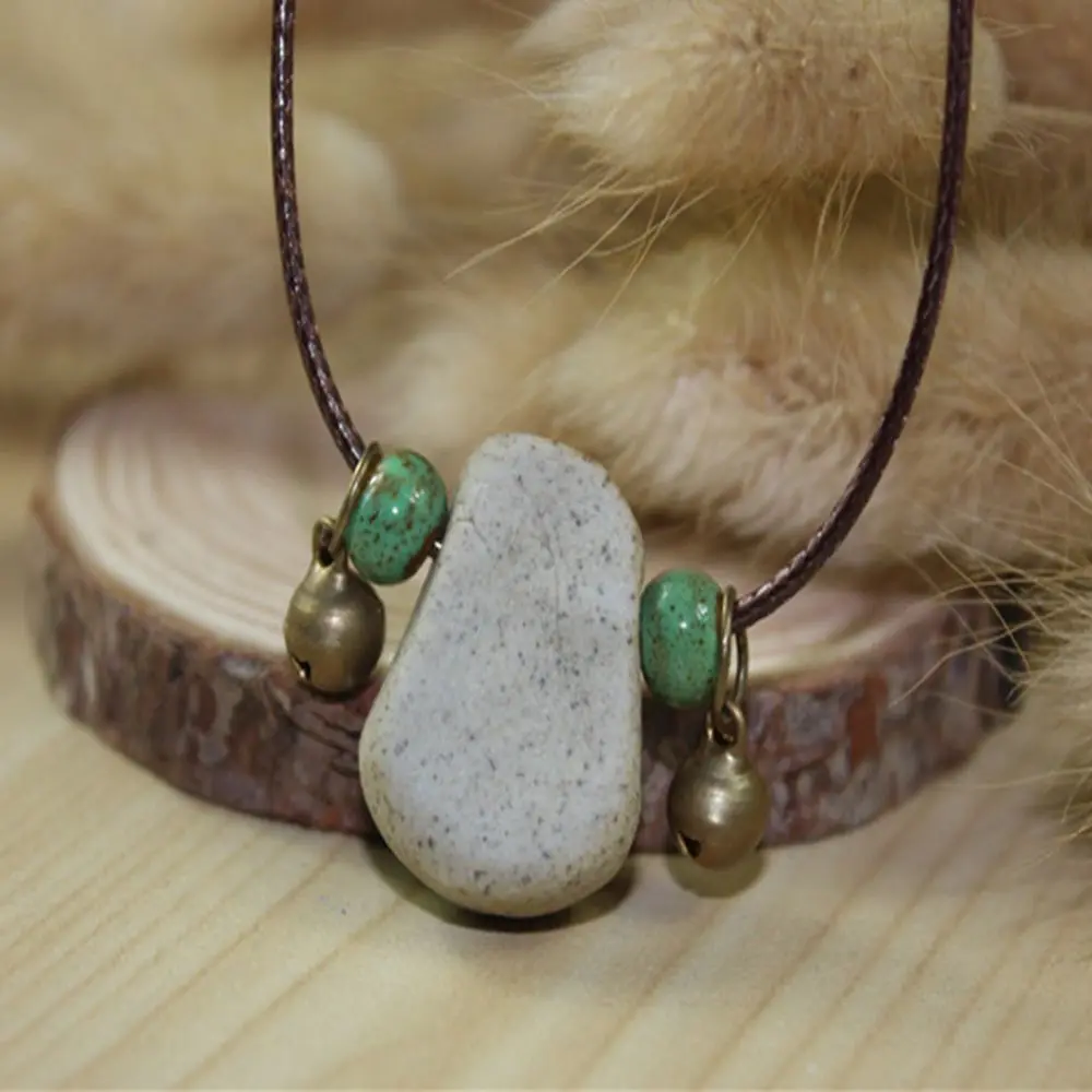 Collana con ciondolo in pietra da donna design ad ape_voghion.com